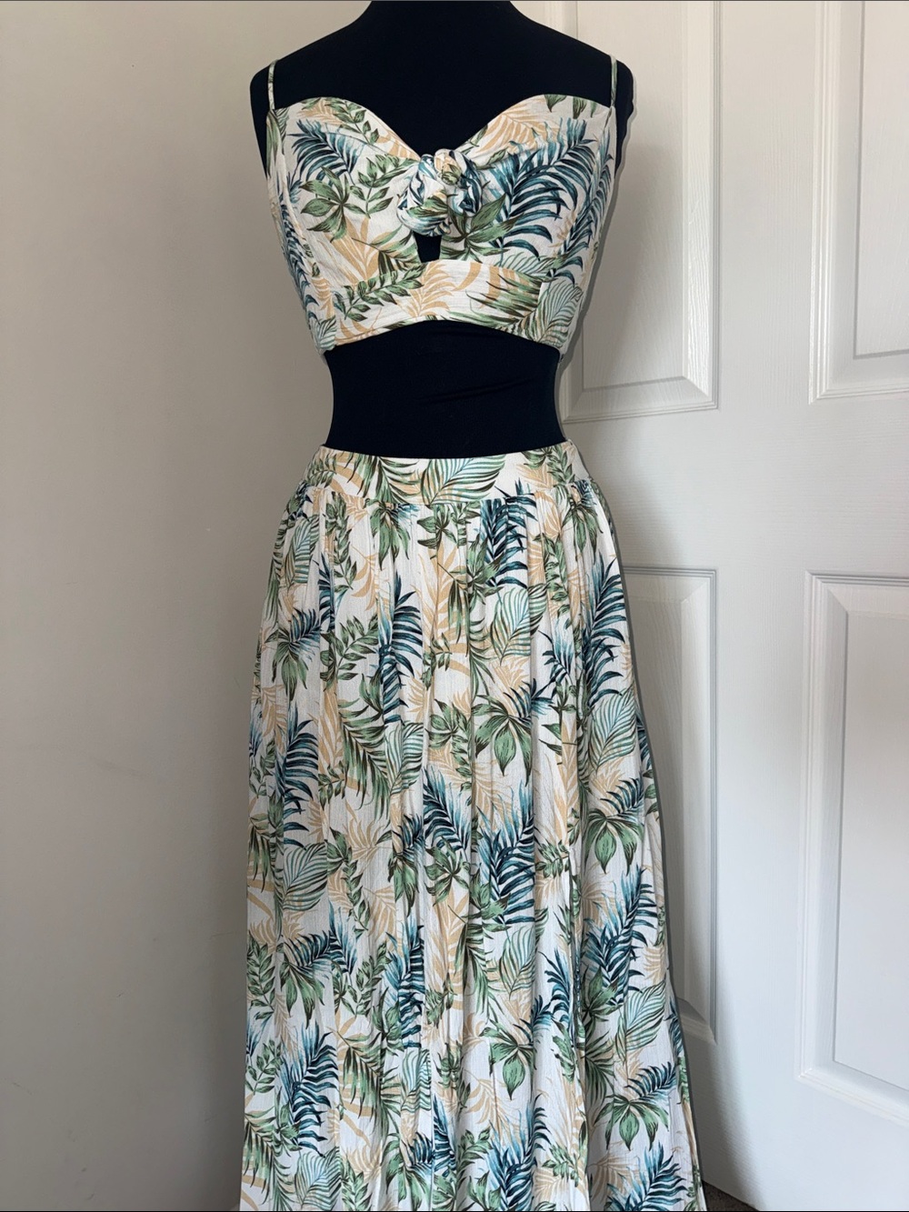 Windsor Tropical Print Two-Piece Set in Teal & Cream - Picture 2 of 9